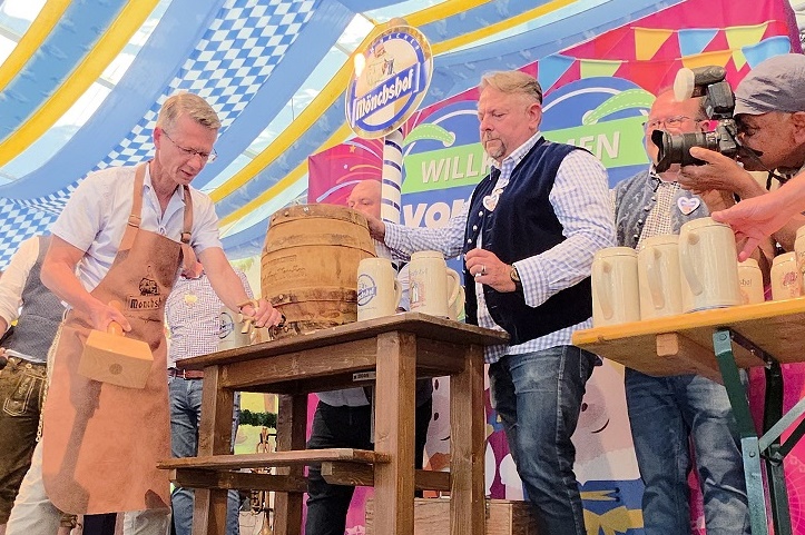 Angestochen ist´s: So war der erste Tag auf dem Schweinfurter Volksfest 2025 – FILM & VIELE FOTOS!