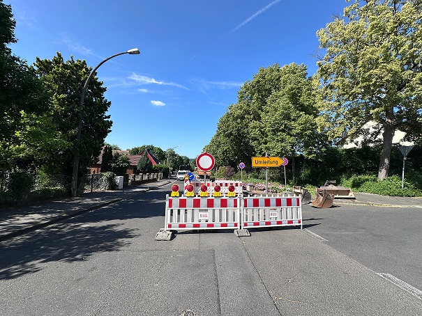 Eineinhalb Wochen Sperrung mit kurzer Umleitungsstrecke: Dringende Baumaßnahme in der Erhardstraße