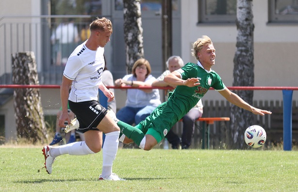 Erste Zeichen von Freistoß-Geis, Tiki-Taka-Fußball und Traumtore: Der FC 05 macht schon ganz schön Spaß – VIELE FOTOS!