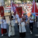 Liebe und Frieden als Richtschnur: Rund 450 Menschen bei Fronleichnamsprozession in Schweinfurt