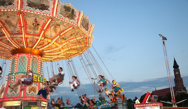 Volksfeste in Ostbayern: Sechs Mal Prosit auf das Brauchtum und die lange Tradition