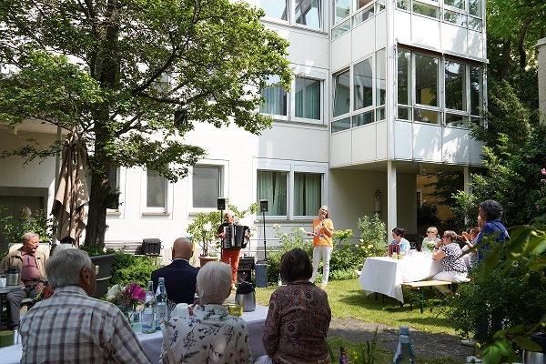 Ein Abschied mit Musik und Dankbarkeit: Gartenfest der Palliativstation als bewegender Höhepunkt der Seniorenwochen