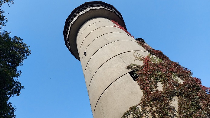 Fahr mal hin und schau´s mal an: Der Aussichtsturm Henneberger Warte mit dem Ausfluglokal St. Georgenberg