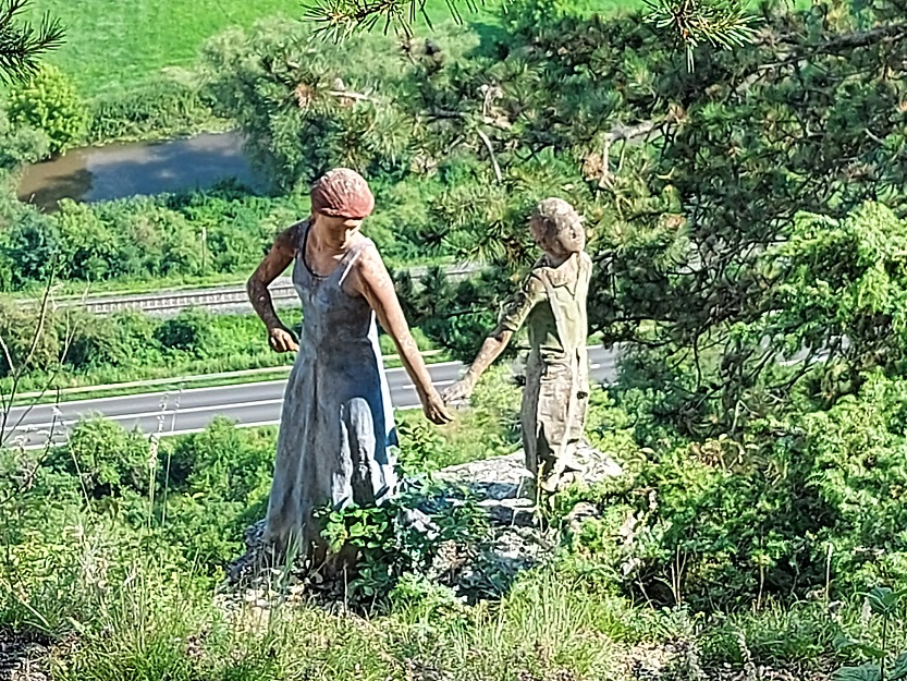 Fahr´ mal hin und kehr´ mal ein: Die geheimnissvollen Figuren über Hammelburg und der Adler in Langendorf – MIT VIELEN FOTOS!