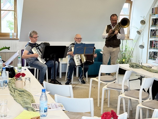 Erzählcafé in der Gemeindebibliothek in Grafenrheinfeld: Musik hat verbunden