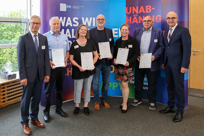 IHK ehrt langjährige Prüfer und Ausbilder: „Sie helfen jungen Menschen, ihr volles Potenzial zu entfalten!“