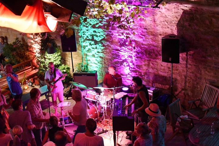 Schon legendär: Von 19. bis 21. Juni locken die Bunten Nächte im Ilmbacher Hof wieder nach Iphofen