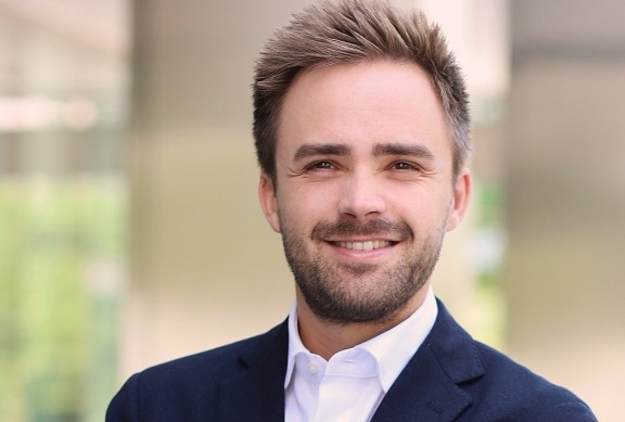 Blitzlicht auf die USA! Ein Insider informiert: Julian Müller-Kaler spricht am 10. Juli im Museum Barockscheune