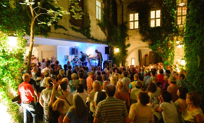 Volkacher Lebensart in der Altstadt: Das kulinarisch-musikalische Winzerhof-Festival