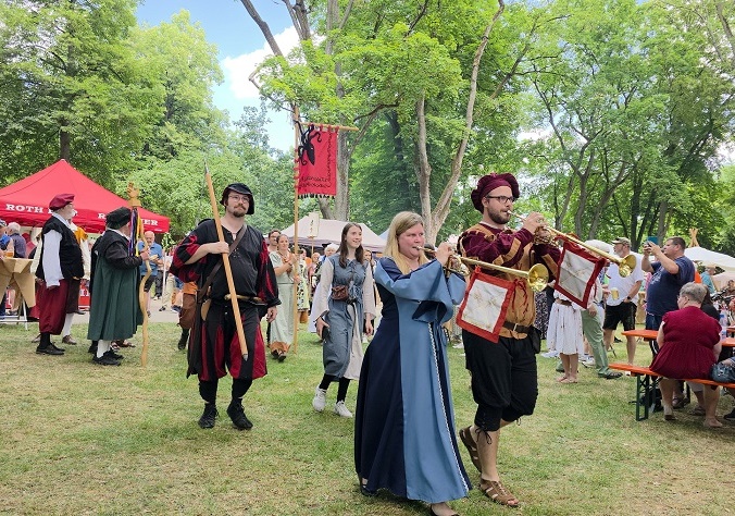 Fahr mal hin und schau´s mal an: Das mittelalterliche Walpurgisgericht tagt noch bis in den Fronleichnams-Abend – FOTOS & FILM!