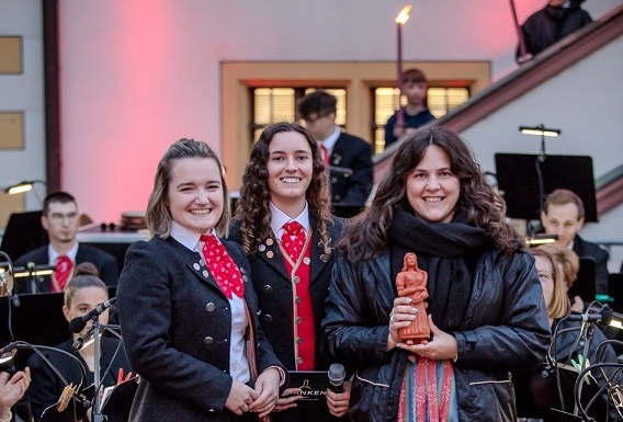 Oskar für Ines Scheuring: Die Auszeichnung der Bläserjugend wurde während der Pfingstserenade des SBO verliehen