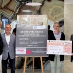 Wein traf Stein bei der „Nacht der Fliesen“: Weshalb Platten Steger 1500 Euro an die Kindertafel spendete