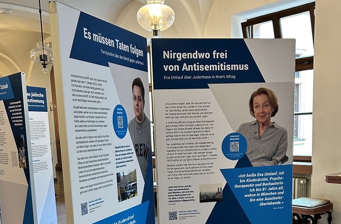 Wanderausstellung der Recherche- und Informationsstelle Antisemitismus (RIAS) Bayern im Oberen Foyer des Rathauses