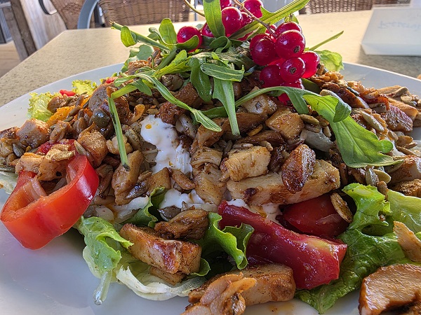 Essen wie Gott in Franken: Gulasch, Knoblauchschnitzel und der Fitnesssalat im Gasthof Hirschkopf – VIELE FOTOS!