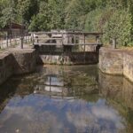 Technischer Defekt als Unfallursache: Sportboot prallt gegen Schleusentor bei Wipfeld