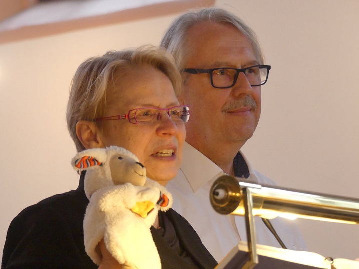 „So ganz schlecht war’s net“: Das Gochsheimer Pfarrerehepaar Monika Roth-Stumptner und Wolfgang Stumptner verabschiedete sich nach 15 Jahren in den Ruhestand