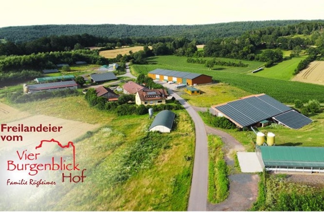 Der Vier Burgenblick Hof in Pfarrweisach: Zum großen Fest mit Scheunenparty und Bauernmarkt wird das Maislabyrinth eröffnet