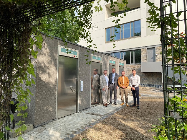 Die neue und barrierefreie WC-Anlage am Würzburger Viehmarktplatz ergänzt die bestehende