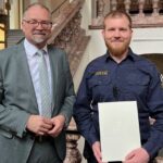 Sicherheitsgarant in Uniform: Justizwachtmeister am Amtsgericht Schweinfurt schließt Ausbildungslehrgang als Bayerns Nummer 1 ab