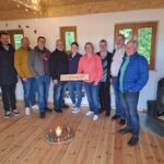 Martina Braum und Bürgermeisterkandidat Alexander Geyer im Gespräch vor Ort: SPD-Kreisverband besucht Wald- und Naturkindergarten Gochsheim-Weyer