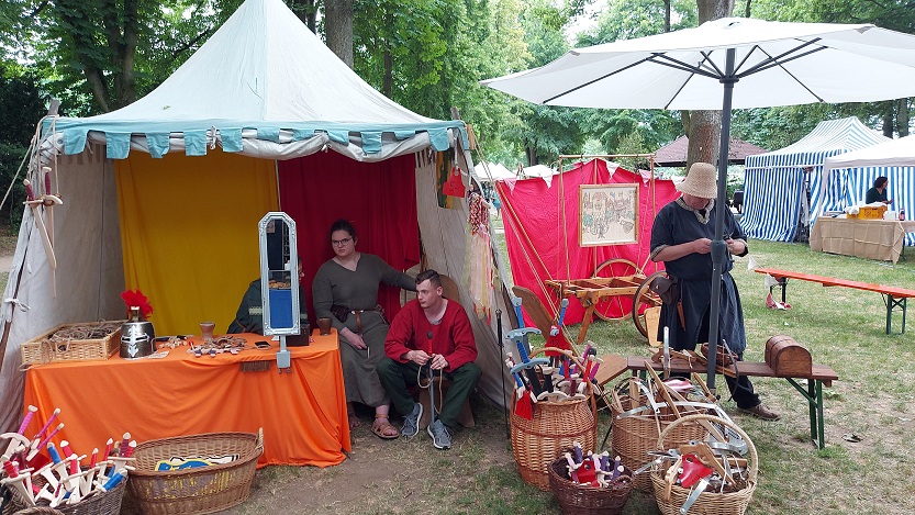 Das Walpurgisgericht in Oberndorf: Ein Tag mit Barden, Gulasch im Brottopf und einem bunten Treiben