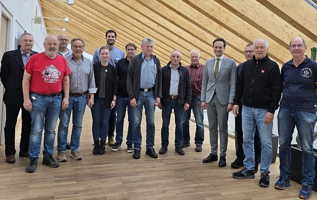 Wanderwege-Netzwerk für nachhaltige Pflege: Der Landkreis Schweinfurt bringt ehrenamtliche Wegewarte zusammen