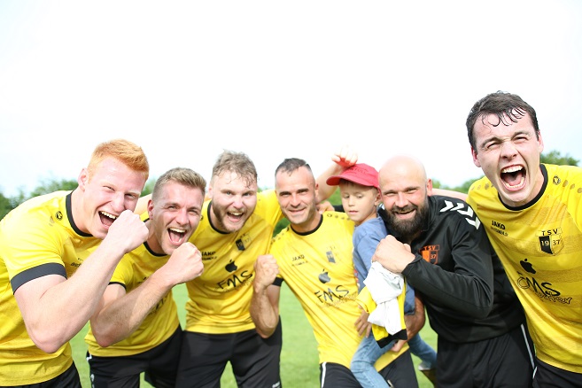 Zum Abschluss der Relegation durften nun auch (endlich) die Wollbacher feiern – VIELE FOTOS & FILM!