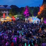 Wo Marsmännchen Musik machen und die Hypophysenlappen wabern: Das „abend.licht“ bringt den Haßfurter Marktplatz zum Beben!
