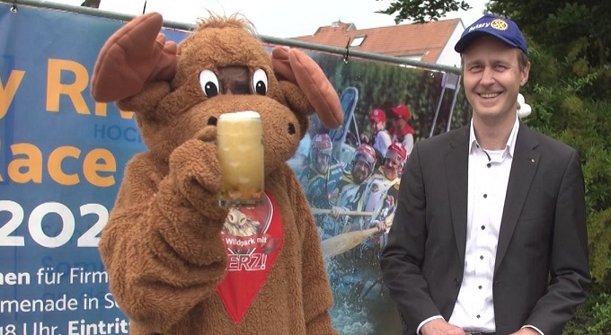 Ich glaub´, mir zapft ein Elch: So war der Zapfkurs für das Rowdy River Raft Race