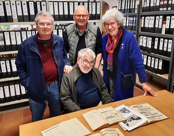 Aus den USA zurück in die fränkische Ur-Heimat: Die Suche nach ihren familiären Wurzeln führte die Brüder Richard und Lesley Stern nach Gerolzhofen