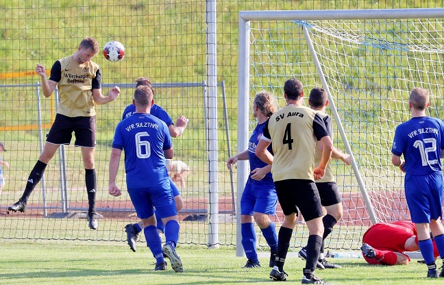 25 Tore in zwei Pokal-Partien: Am Dienstag kamen die Zuschauer auf ihre Kosten