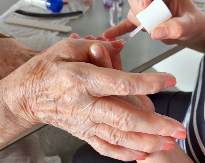 Beauty-Day der Bahnhofsmission Schweinfurt, die sich in eine kleine Wellness-Oase verwandelt