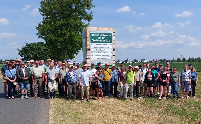 Zukünftigen Herausforderungen begegnen: Unterfränkische Betriebe inspirieren sich bei den Öko-Feldtagen 2025 in Sachsen