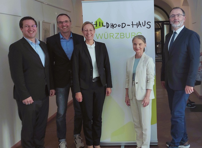 Es kommt zusammen, was zusammengehört: Der Verein Childhood-Haus Würzburg nimmt neue Mitglieder auf