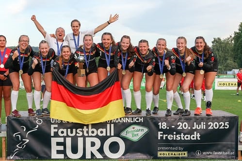 Annalena Schmid vom TV Oberndorf-Schweinfurt wird Faustball-Europameisterin
