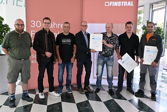 Dirk Hachtel überreichte Urkunden an drei erfolgreiche Ersthelfer: Auszeichnung durch die Berufsgenossenschaft für Lebensretter bei Finstral