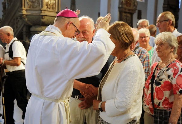„Danke für dieses großartige Zeugnis“: Bischof Dr. Franz Jung feiert am Donnerstagvormittag einen Ehejubilarsgottesdienst
