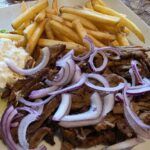 Polizei sucht Zeugen: Wer hat 20 Kilogramm Gyros aus einem Kühlanhänger entwendet?