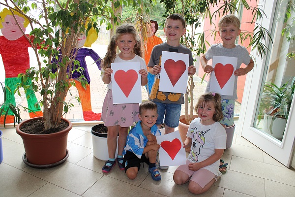 Wenn Bescheidenheit und Güte an die Türe klopfen: Ein besonderer Mensch machte Kindern in Werneck ein unvergessliches Geschenk