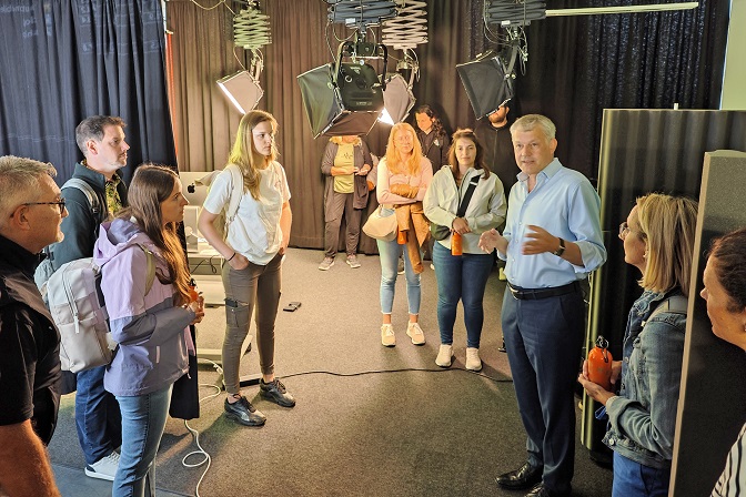 Austausch zwischen THWS und Hochschule Ansbach und Einblicke zu Roboter-Technologie, audiovisuelle Mediennutzung und Lego-Creativity