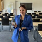 Neue Angebote für mehr Barrierefreiheit im Landratsamt Würzburg: Mobile Höranlage und Euro-WC-Schlüssel