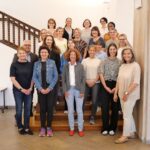 Für einen erfolgreichen Bildungsstart: Erzieherinnen und Grundschullehrerinnen stärken ihre Kompetenzen im Elternkontakt