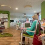 Märchenerzählerin Sandra Klopf entführt in die Welt der Fantasie und Geschichten