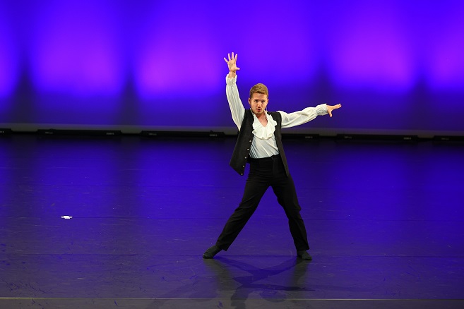 Eintrag ins Goldene Buch: Eine besondere Ehre für Yannick Reuß und die Ballettschule On Point e.V.