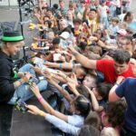 Der Schulhof wurde zum Stadion: Steffi List gab ein Pausenhofkonzert an der Franziskus-Schule