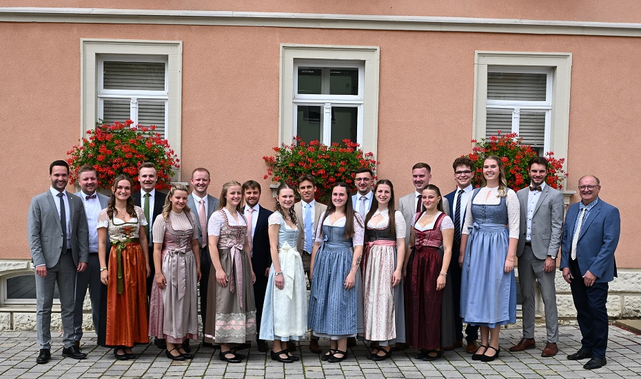 Neun Gochsheimer Planpaare begleiten das 376. Friedensfest, Matthias Häner stellte die Neuzugänge vor