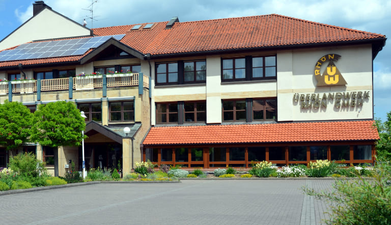 Gewalttat in Firmengebäude: Zwei Personen verletzt, eine Person verstorben, ein Tatverdächtiger festgenommen