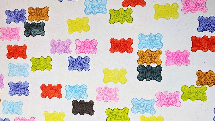 Projektarbeit an Bürgermeister Oliver Schulze übergeben: Kunstwerk aus Lebenshilfe Werkstatt soll Sennfelder Rathaus schmücken