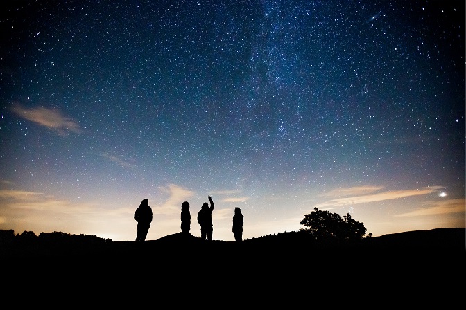 Wenn in den Sternenparkwochen die Nacht zur Bühne wird: Die Rhön feiert den Schutz der Dunkelheit mit über 90 Veranstaltungen unter dem Himmel