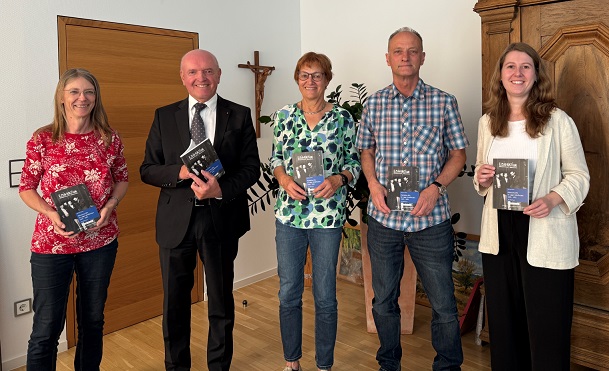 Ein Stück Heimatgeschichte durch ein Sachbuch: „Wild Place“ für den Landkreis Rhön-Grabfeld